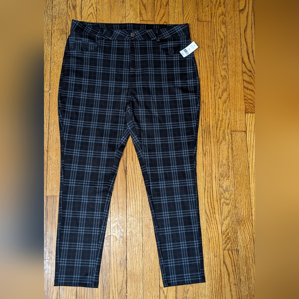 PLAID dip pants size XL NWT.